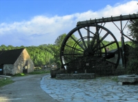 Picture 2: Wheel which used to drive a manganese mill at Morwellham.ÃƒÆ’Ã¢â‚¬Å¡  The docks are to the lefty and