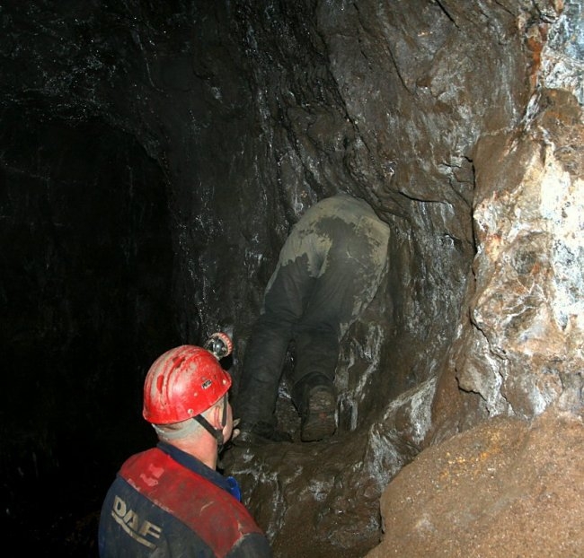 Day 2, Brownley Hill Mine - Terry climbs into a Geode