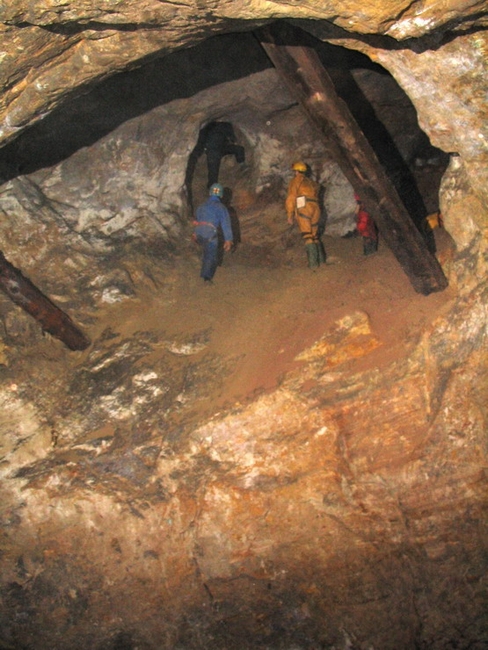 7. Climbing down the short shaft at H-planks