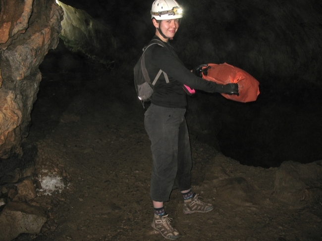 Charlotte demonstrating the draught in Coventosa