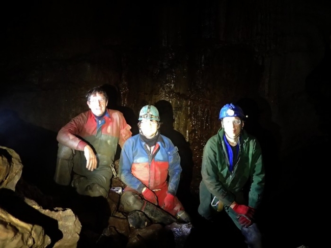 Team picture in Burnett's Cavern