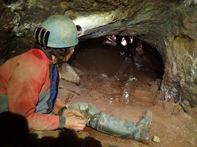 Preparing to bring the stretcher with the second (serious) casualty from the end of the mine