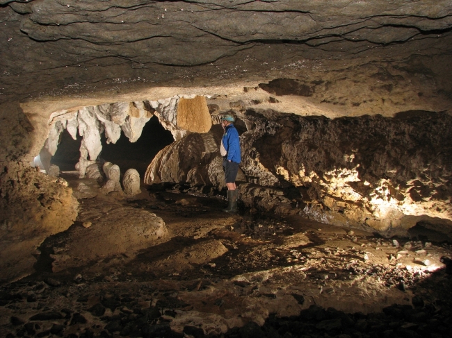 Jivero II cave, an easy through trip in an active stream cave