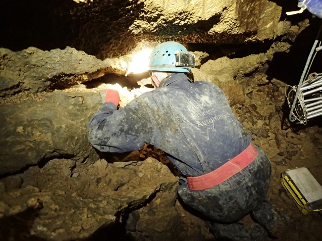 Looking at the source of the draught in the new passage